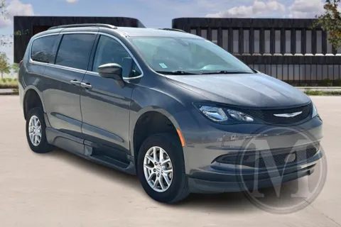 Gray 2021 Chrysler VOYAGER for sale in Kansas City, MO