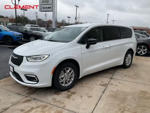 White 2026 Chrysler Pacifica Select for sale in Florissant, MO