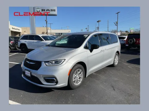 Silver 2026 Chrysler Pacifica Select for sale in Florissant, MO