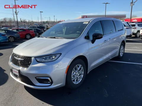 Silver 2026 Chrysler Pacifica Select for sale in Florissant, MO