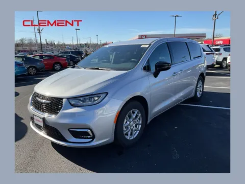 Silver 2026 Chrysler Pacifica Select for sale in Florissant, MO