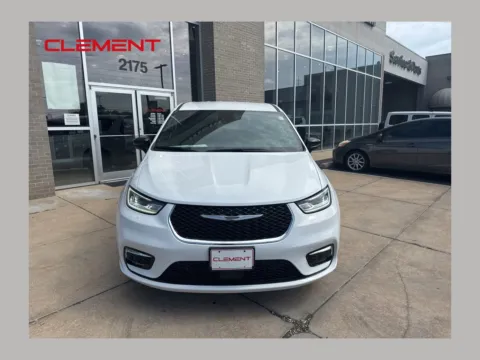 White 2026 Chrysler Pacifica Select for sale in Florissant, MO