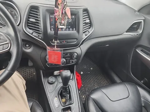 More photos of 2019 Jeep Cherokee Latitude Plus at Clement Chrysler Dodge Jeep Ram Florissant, MO