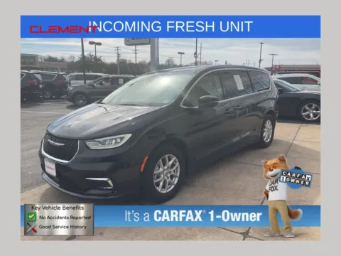 Black 2023 Chrysler Pacifica Touring L for sale in Florissant, MO