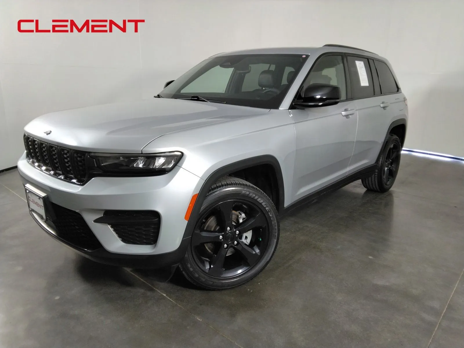 Silver 2023 Jeep Grand Cherokee Altitude X for sale in Florissant, MO