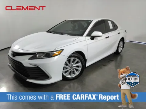 White 2022 Toyota Camry LE for sale in Florissant, MO