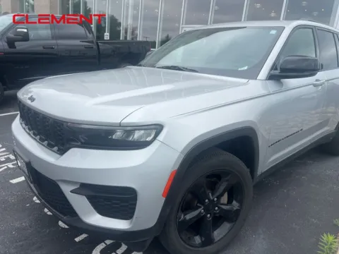 Silver 2022 Jeep Grand Cherokee Altitude for sale in Florissant, MO
