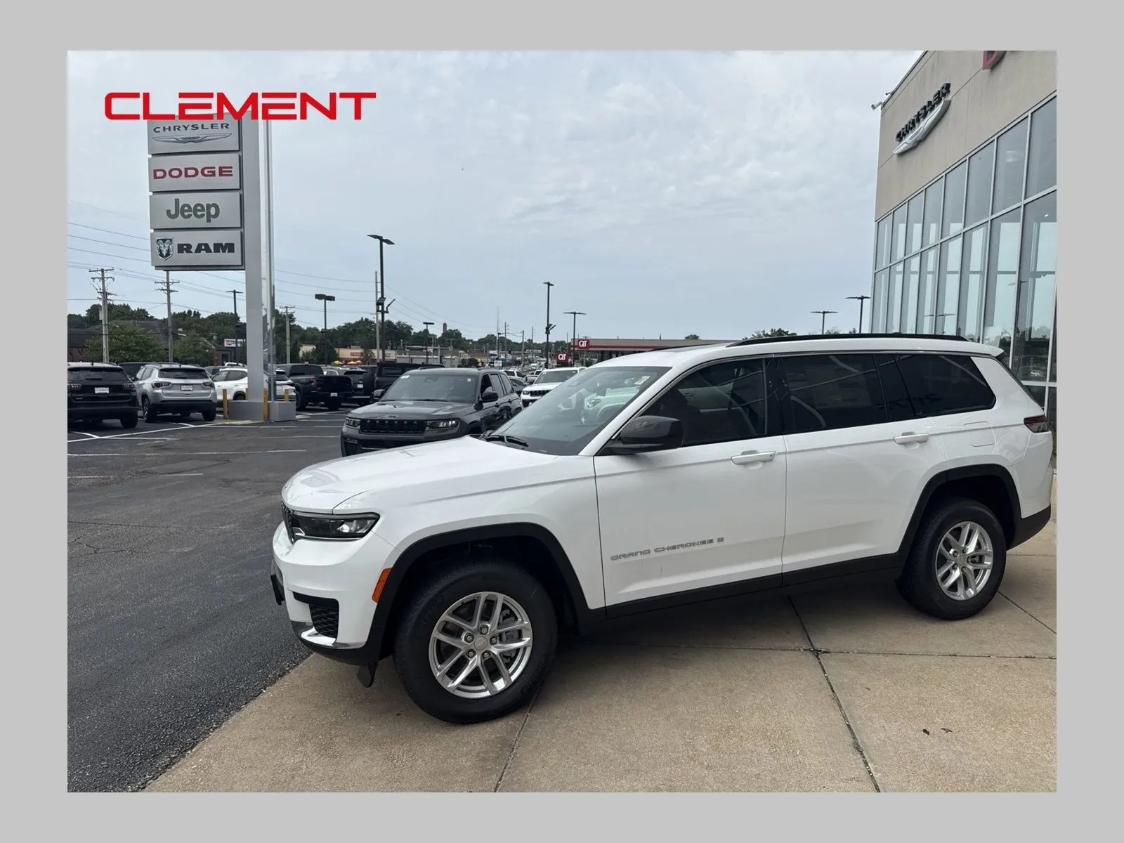 White 2026 Jeep Grand Cherokee L Laredo for sale in Florissant, MO
