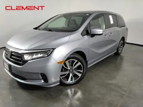 Silver 2022 Honda Odyssey Touring for sale in Florissant, MO