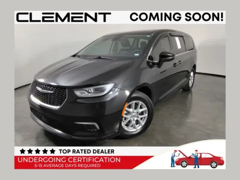 Black 2023 Chrysler Pacifica Touring L for sale in Florissant, MO