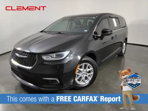 Black 2023 Chrysler Pacifica Touring L for sale in Florissant, MO