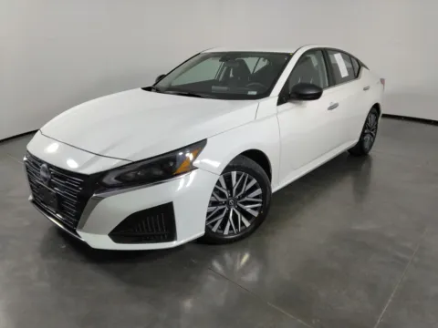 White 2025 Nissan Altima 2.5 SV for sale in Florissant, MO