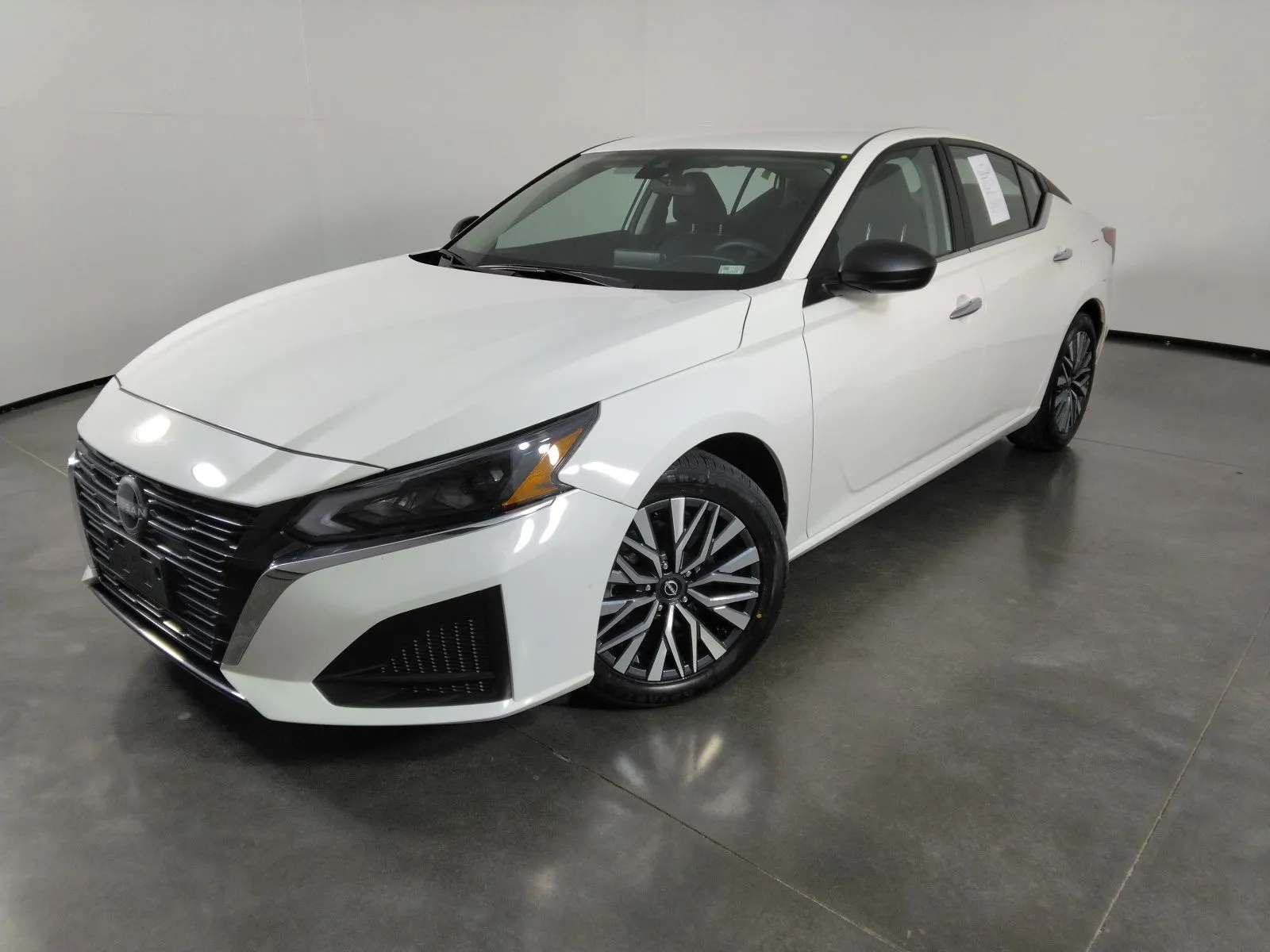 White 2025 Nissan Altima 2.5 SV for sale in Florissant, MO
