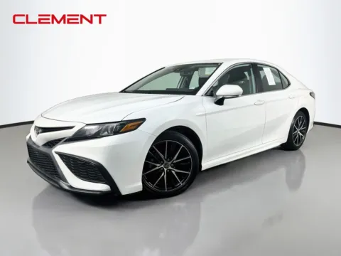 White 2023 Toyota Camry SE for sale in Florissant, MO
