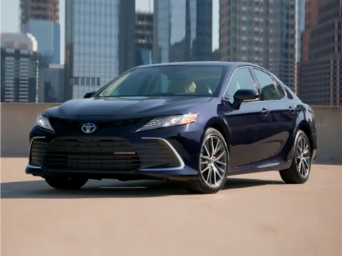 White 2023 Toyota Camry SE for sale in Florissant, MO