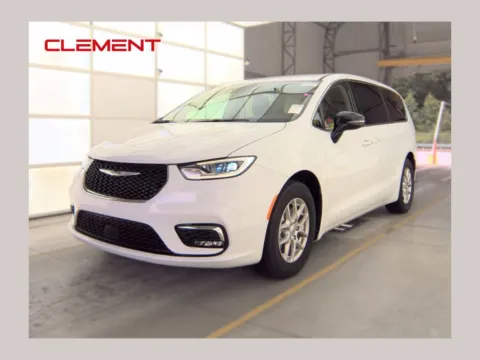 White 2024 Chrysler Pacifica Touring L for sale in Florissant, MO