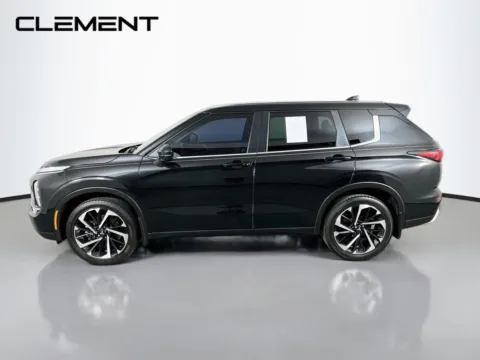 More photos of 2023 Mitsubishi Outlander SE Black Edition at Clement Chrysler Dodge Jeep Ram Florissant, MO