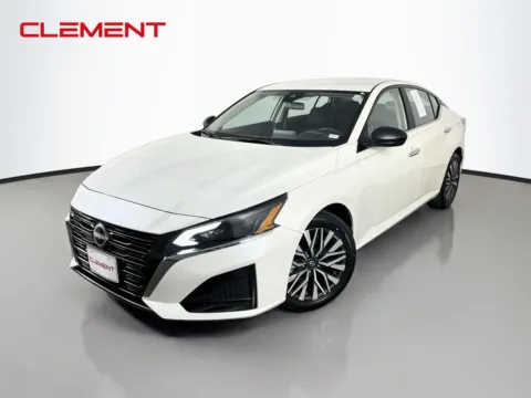 White 2025 Nissan Altima 2.5 SV for sale in Florissant, MO