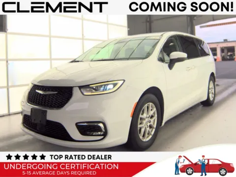 White 2023 Chrysler Pacifica Touring L for sale in Florissant, MO
