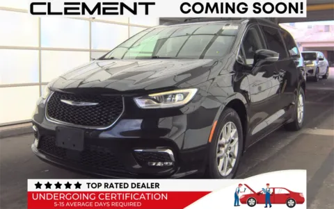Black 2022 Chrysler Pacifica Touring L for sale in Florissant, MO