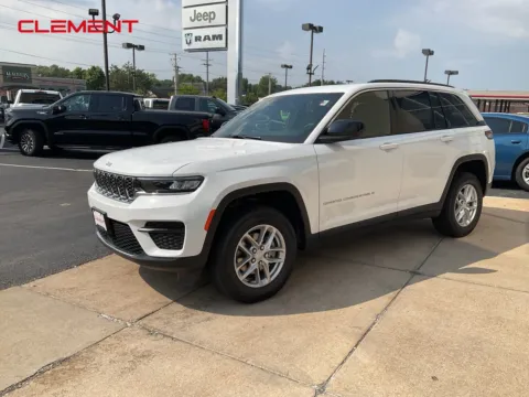 White 2025 Jeep Grand Cherokee Laredo X for sale in Florissant, MO