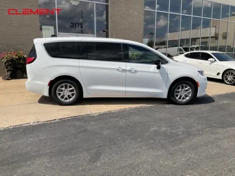 More photos of 2025 Chrysler Pacifica Select at Clement Chrysler Dodge Jeep Ram Florissant, MO