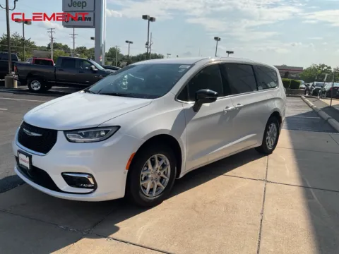 White 2025 Chrysler Pacifica Select for sale in Florissant, MO