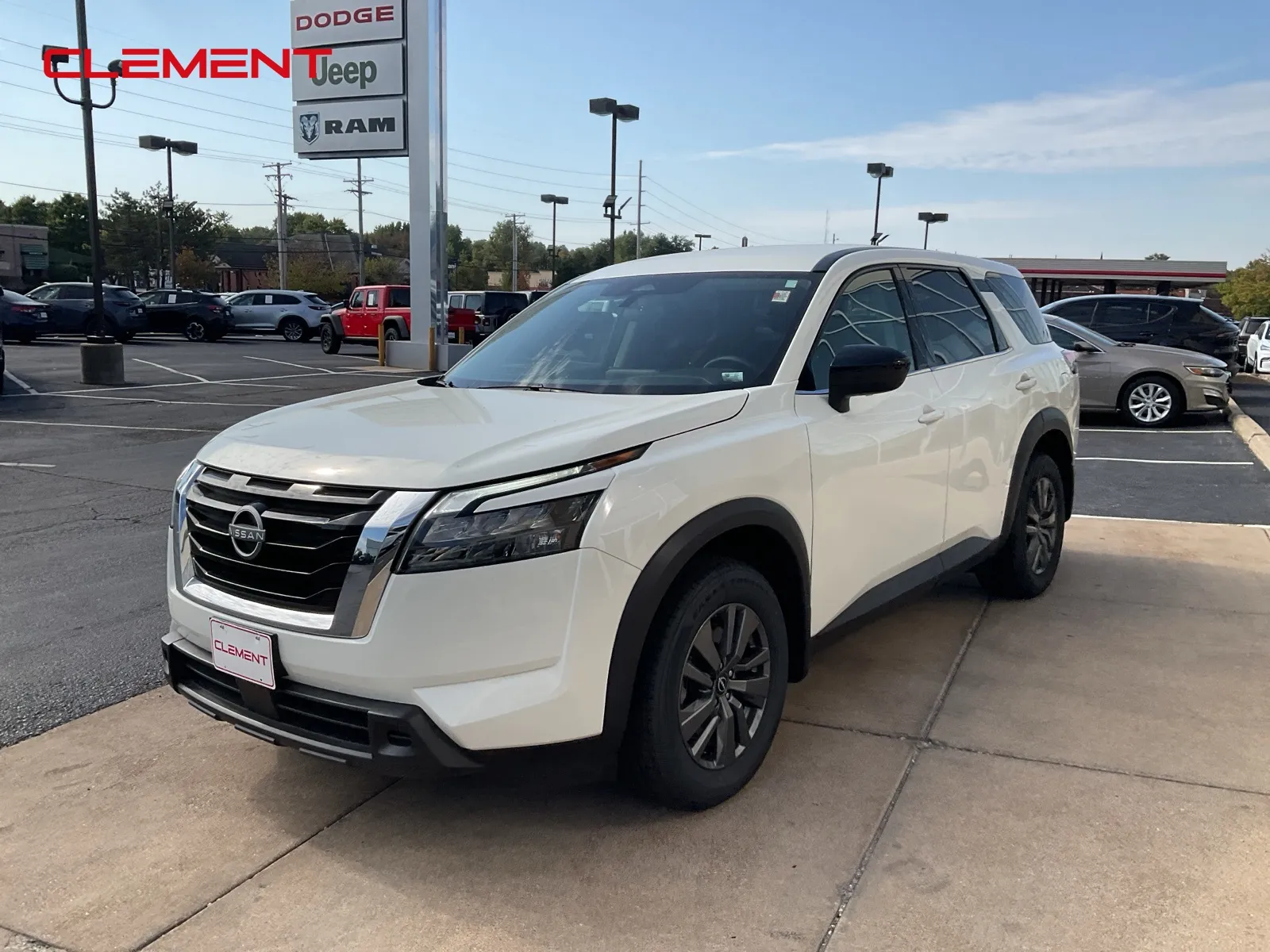 White 2024 Nissan Pathfinder S for sale in Florissant, MO
