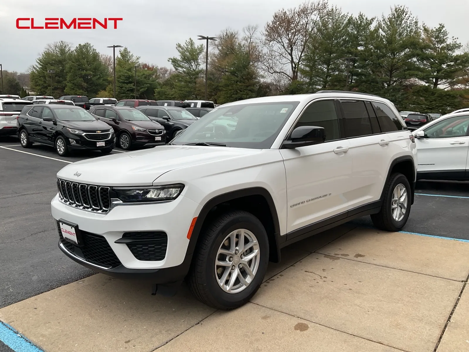 White 2025 Jeep Grand Cherokee Laredo X for sale in Florissant, MO