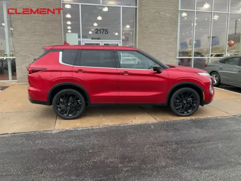 More photos of 2023 Mitsubishi Outlander SE at Clement Chrysler Dodge Jeep Ram Florissant, MO