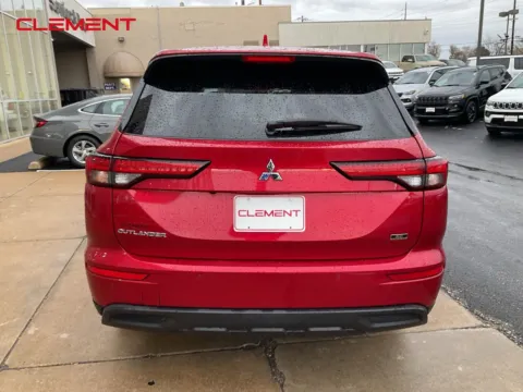 More photos of 2023 Mitsubishi Outlander SE at Clement Chrysler Dodge Jeep Ram Florissant, MO
