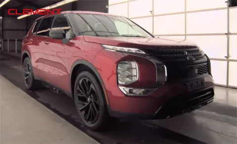 More photos of 2023 Mitsubishi Outlander SE at Clement Chrysler Dodge Jeep Ram Florissant, MO