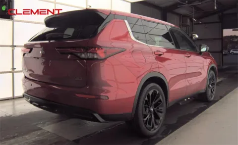 More photos of 2023 Mitsubishi Outlander SE at Clement Chrysler Dodge Jeep Ram Florissant, MO