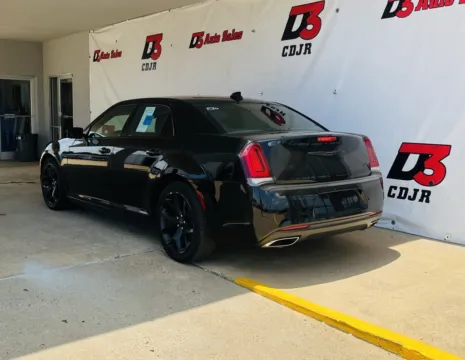 More photos of 2021 Chrysler 300 S at D3 West Memphis, AR