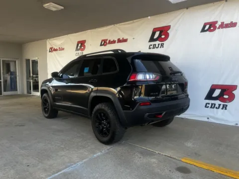 More photos of 2019 Jeep Cherokee Trailhawk at D3 West Memphis, AR
