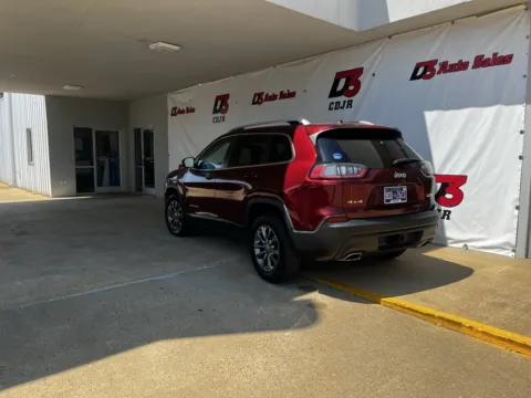 More photos of 2019 Jeep Cherokee Latitude Plus at D3 West Memphis, AR