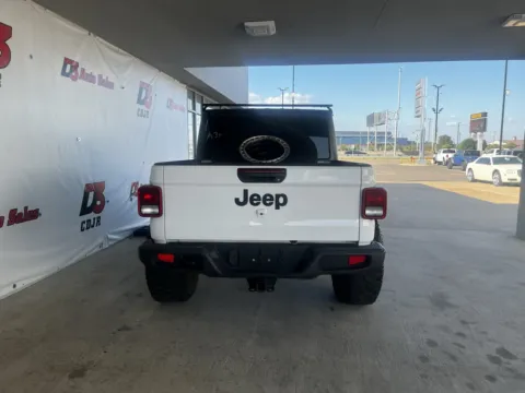 More photos of 2020 Jeep Gladiator Sport at D3 West Memphis, AR