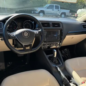 More photos of 2017 Volkswagen Jetta 1.8T SEL at Carmel Auto Gallery, IN