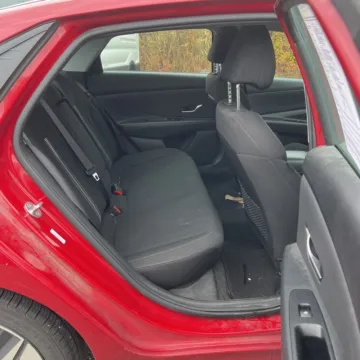 More photos of 2021 Hyundai Elantra SEL at Carmel Auto Gallery, IN