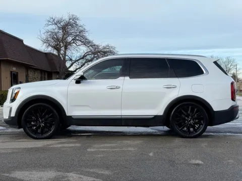 Photos of 2020 Kia Telluride SX for sale in Carmel, IN at Carmel Auto Gallery