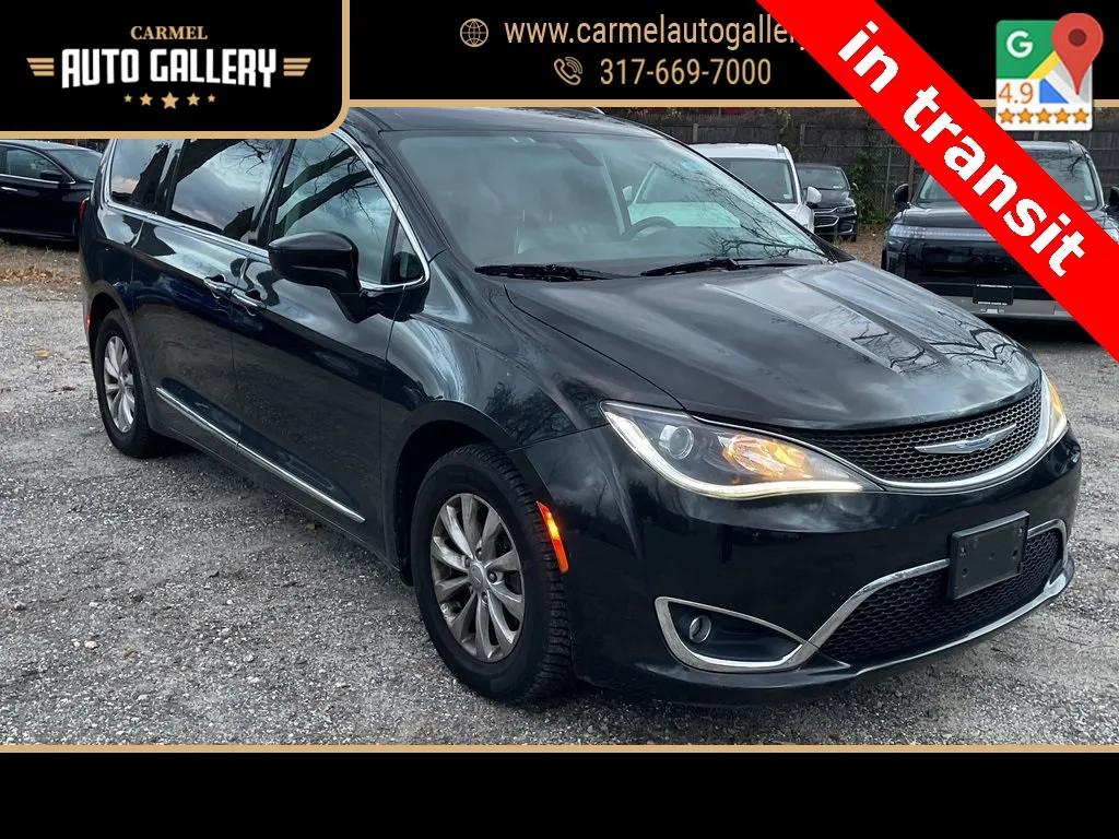 Black 2018 Chrysler Pacifica Touring L for sale in Carmel, IN