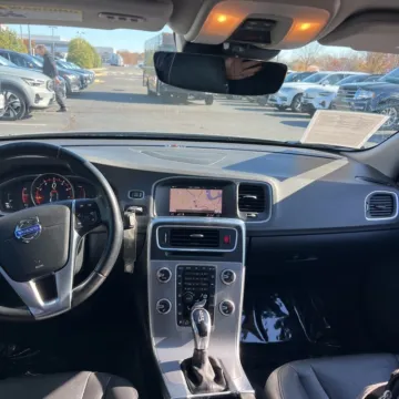 More photos of 2017 Volvo S60 Inscription T5 at Carmel Auto Gallery, IN