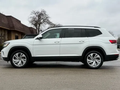 Photos of 2021 Volkswagen Atlas 3.6L V6 SE w/Technology for sale in Carmel, IN at Carmel Auto Gallery
