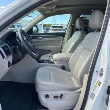 Photos of 2021 Volkswagen Atlas 3.6L V6 SE w/Technology for sale in Carmel, IN at Carmel Auto Gallery
