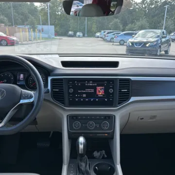 More photos of 2021 Volkswagen Atlas 3.6L V6 SE w/Technology at Carmel Auto Gallery, IN