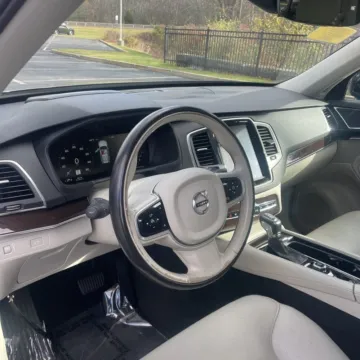 More photos of 2019 Volvo XC90 T6 Momentum at Carmel Auto Gallery, IN