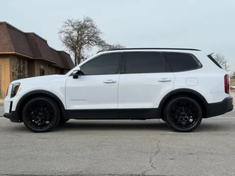 Photos of 2021 Kia Telluride SX for sale in Carmel, IN at Carmel Auto Gallery