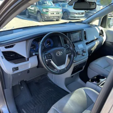 More photos of 2020 Toyota Sienna XLE at Carmel Auto Gallery, IN