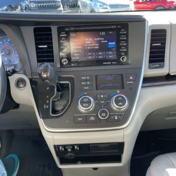 More photos of 2020 Toyota Sienna XLE at Carmel Auto Gallery, IN