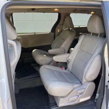 More photos of 2018 Toyota Sienna XLE at Carmel Auto Gallery, IN